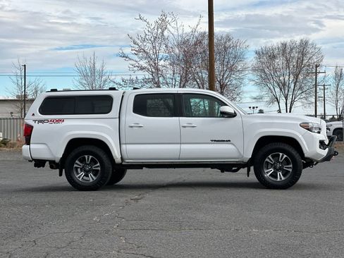 Used 2019 Toyota Tacoma TRD Sport image 8