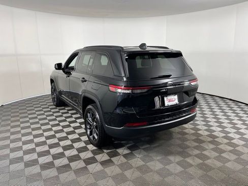 Used 2025 Jeep Grand Cherokee Limited AWD/4WD image 5