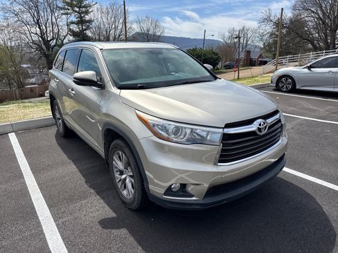 Used 2015 Toyota Highlander XLE image 8