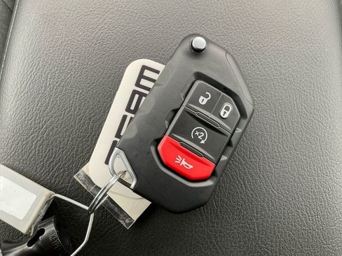 New 2025 Jeep Gladiator Sport image 34