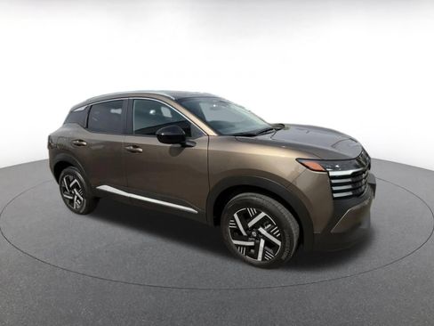 Used 2026 Nissan Kicks SV FWD image 2