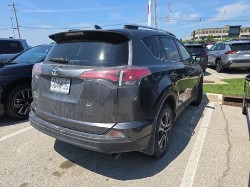 Used 2016 Toyota RAV4 LE FWD image 3