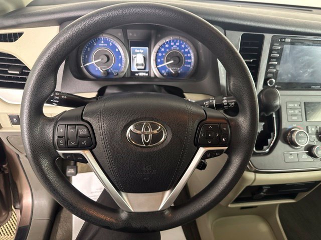 Used 2018 Toyota Sienna LE w/ Carpet Mat Package AWD/4WD image 14