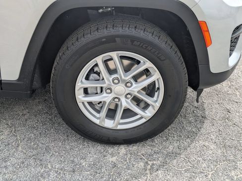Used 2026 Jeep Grand Cherokee Laredo w/ Trailer Tow Package AWD/4WD image 10