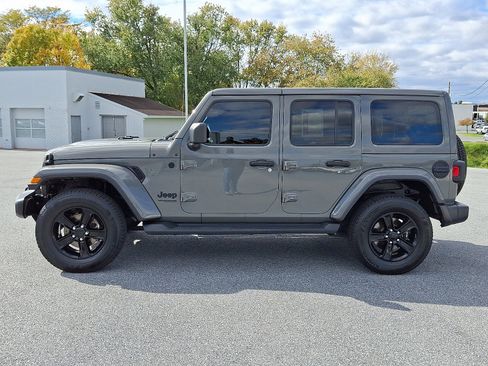 Used 2021 Jeep Wrangler Unlimited Sahara image 4