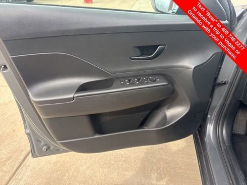 Used 2025 Hyundai Kona SEL image 15