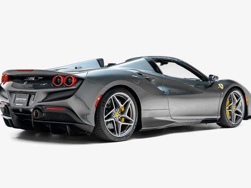 Used 2022 Ferrari F8 Tributo RWD image 2