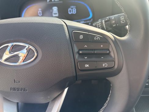 Used 2025 Hyundai Venue SEL image 27