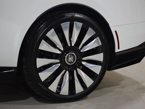 New 2025 Rolls-Royce Spectre w/ Leather Finishing Pack image 17