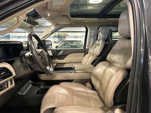 Used 2023 Lincoln Navigator L Reserve image 10