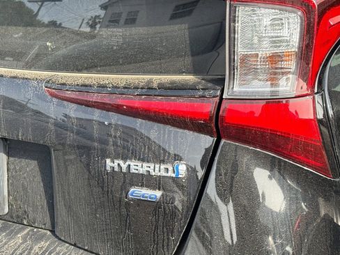 Used 2021 Toyota Prius L Eco w/ Carpet Mat Package (TMS) image 7