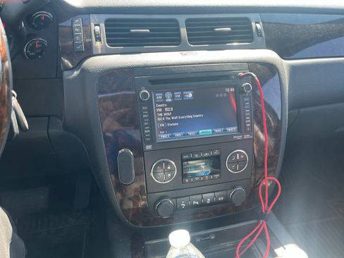 Used 2014 GMC Sierra 2500 Denali w/ Suspension Package, Off-Road AWD/4WD image 10
