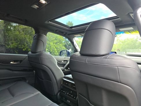 Used 2024 Lexus LX 600 4WD w/ Premium Package image 12