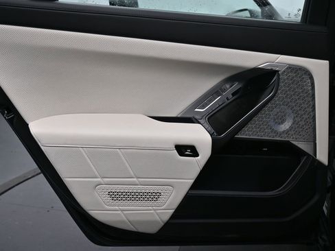 Used 2023 BMW i7 xDrive60 w/ Executive Package 2 image 21