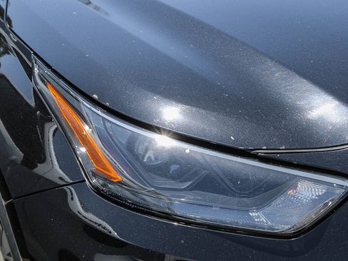 Used 2023 Toyota Highlander LE FWD image 5