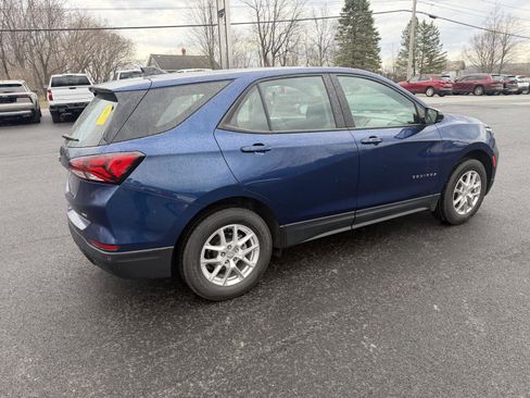 Used 2022 Chevrolet Equinox LS AWD/4WD image 9