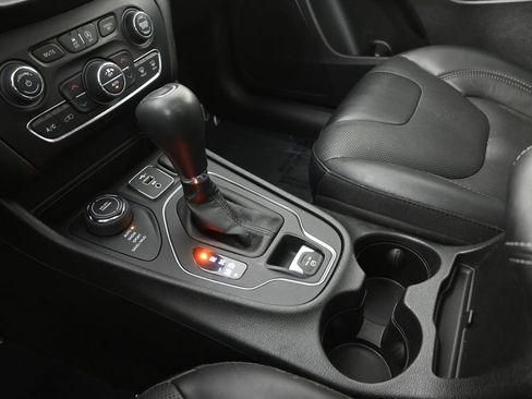 Used 2022 Jeep Cherokee Latitude Lux w/ Sun & Sound Group image 34