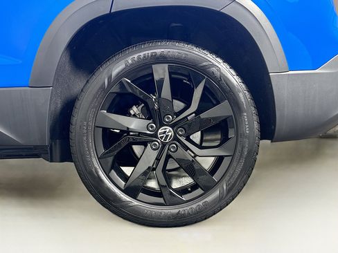 Used 2024 Volkswagen Taos SE image 11