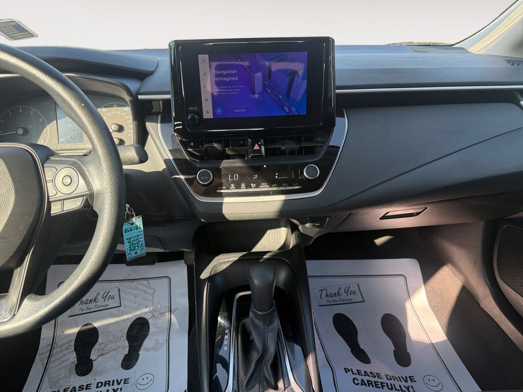 Used 2024 Toyota Corolla LE FWD image 11