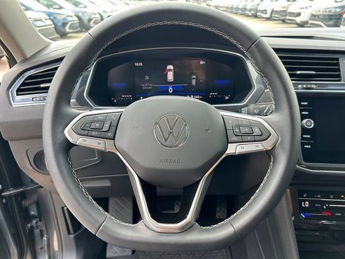 Certified 2023 Volkswagen Tiguan SE w/ Panoramic Sunroof Package FWD image 22