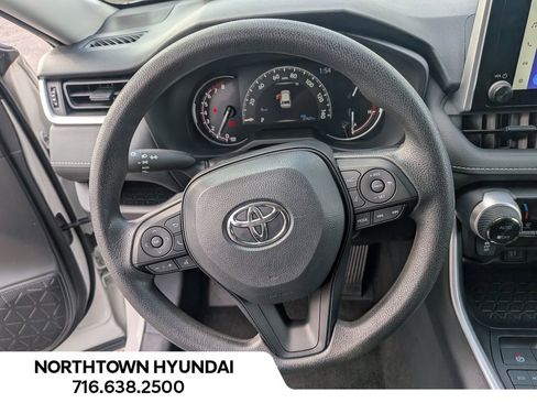 Used 2025 Toyota RAV4 XLE image 5