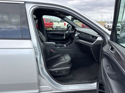 Used 2024 Jeep Grand Cherokee L Limited w/ Luxury Tech Group II image 19