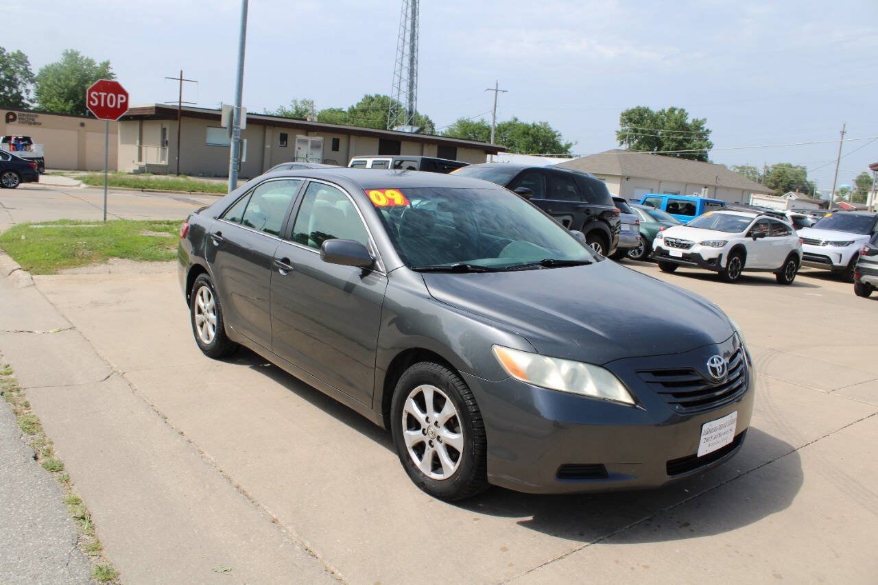 Used 2009 Toyota Camry LE FWD image 2