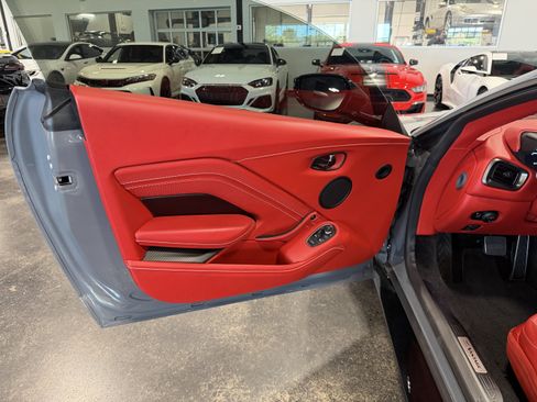 Used 2019 Aston Martin V8 Vantage Coupe RWD image 5
