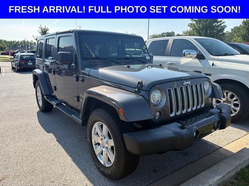 Used 2017 Jeep Wrangler Unlimited Sahara AWD/4WD image 2