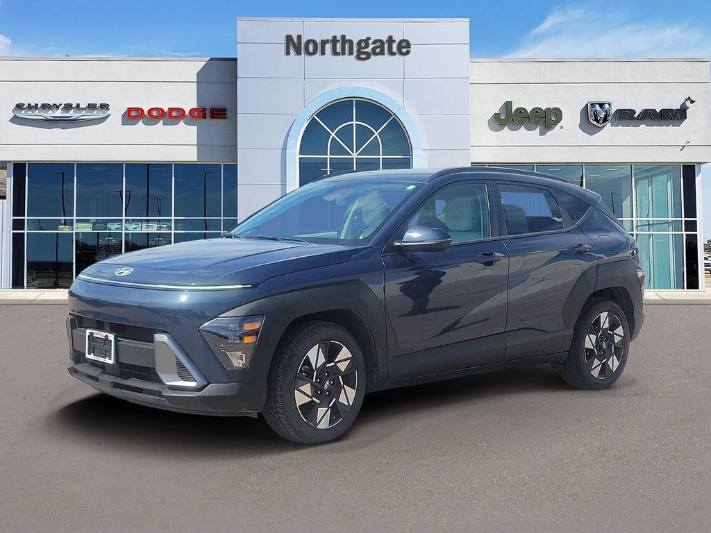 Used 2025 Hyundai Kona SEL FWD image 2