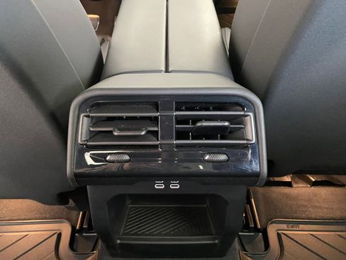 Used 2025 BMW 530i xDrive w/ M Sport Package image 29