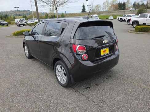 Used 2015 Chevrolet Sonic LT w/ Fun and Sun Package image 7