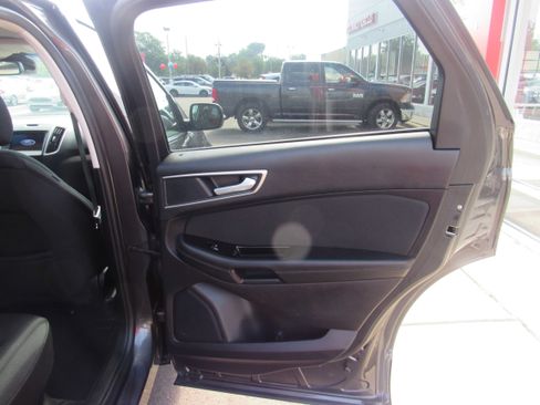 Used 2019 Ford Edge SEL FWD image 12