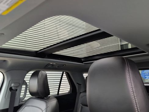 Used 2022 Ford Explorer XLT w/ Equipment Group 202A image 16