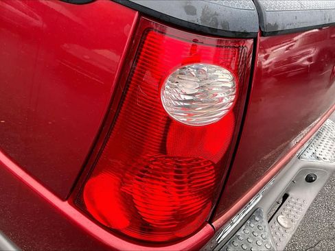 Used 2002 Ford Explorer Sport Trac 2WD image 25