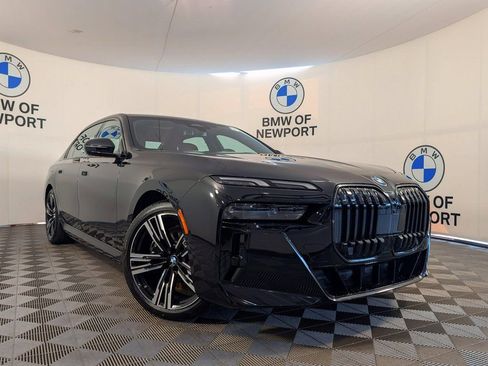 New 2026 BMW i7 xDrive60 w/ Premium Package AWD/4WD image 3