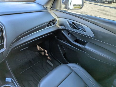 Used 2023 Chevrolet Traverse LT image 20