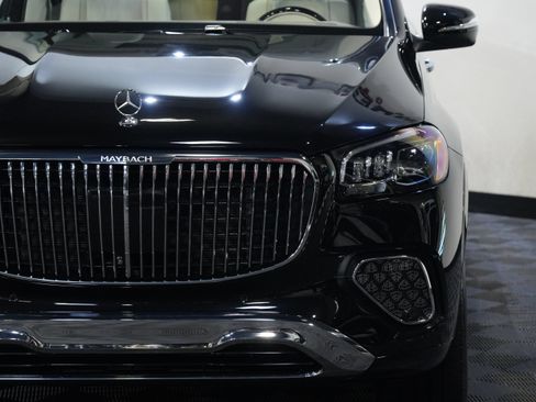 Used 2025 Mercedes-Benz Maybach GLS 600 4MATIC image 10