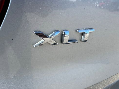 Used 2018 Ford Explorer XLT w/ Equipment Group 201A AWD/4WD image 12