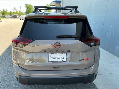 Used 2025 Nissan Rogue SV AWD/4WD image 3