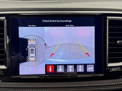 Used 2024 Chrysler Pacifica Limited image 17