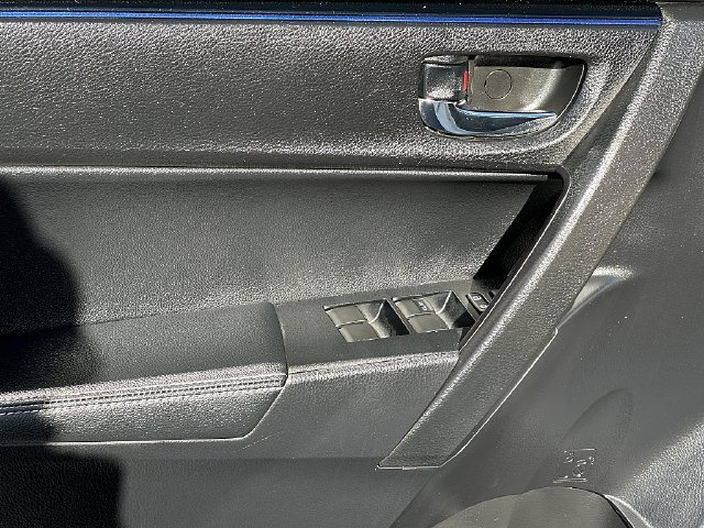 Used 2017 Toyota Corolla SE w/ Carpet Mat Package (TMS) FWD image 22