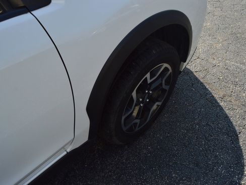 Used 2017 Subaru Crosstrek 2.0i Premium AWD/4WD image 11