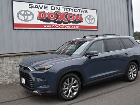 Used 2024 Toyota Grand Highlander AWD image 1