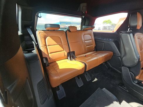 Used 2021 Lincoln Navigator Reserve w/ Luxury Package AWD/4WD image 10