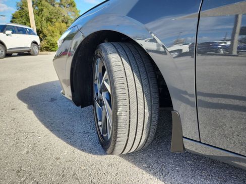 Used 2025 Hyundai Elantra SEL image 32