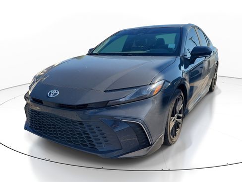 Certified 2025 Toyota Camry SE FWD image 3
