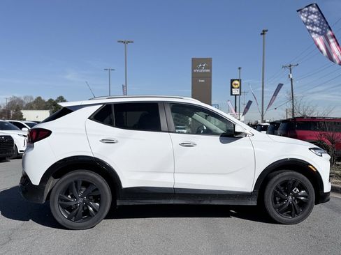 Used 2024 Buick Encore GX Sport Touring image 9