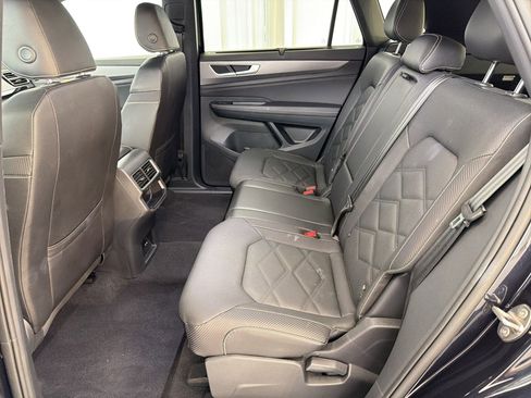 Used 2025 Volkswagen Atlas Cross Sport SE image 15