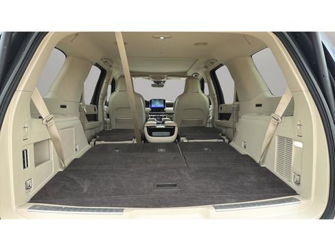 Used 2019 Lincoln Navigator Reserve AWD/4WD image 14